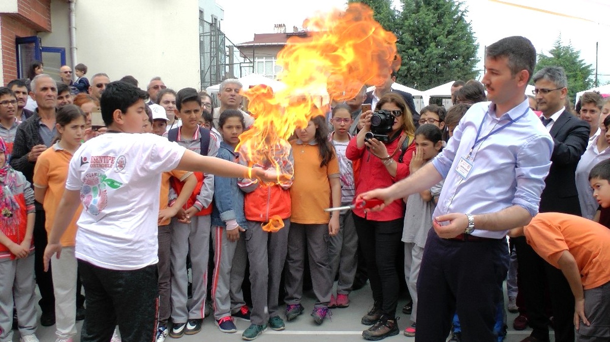 Bilim Fuarında Ateşli Gösteri Büyük İlgi Gördü