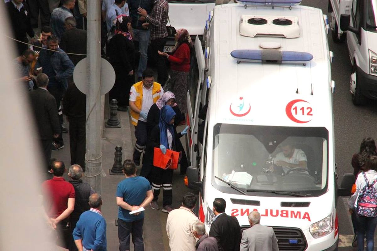 Boşandığı Eşini ve Kocasını Bıçakladı