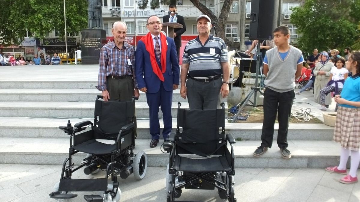 Burhaniye\'de Engelliler Şenliği Renkli Görüntülere Sahne Oldu