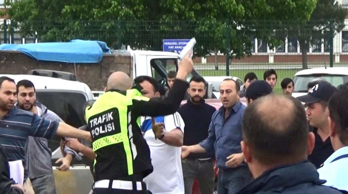 Bursa\' da 1 Kişinin Öldüğü Kazadan Sonra Gerginlik Çıktı, Polis Havaya Ateş Açtı (2)