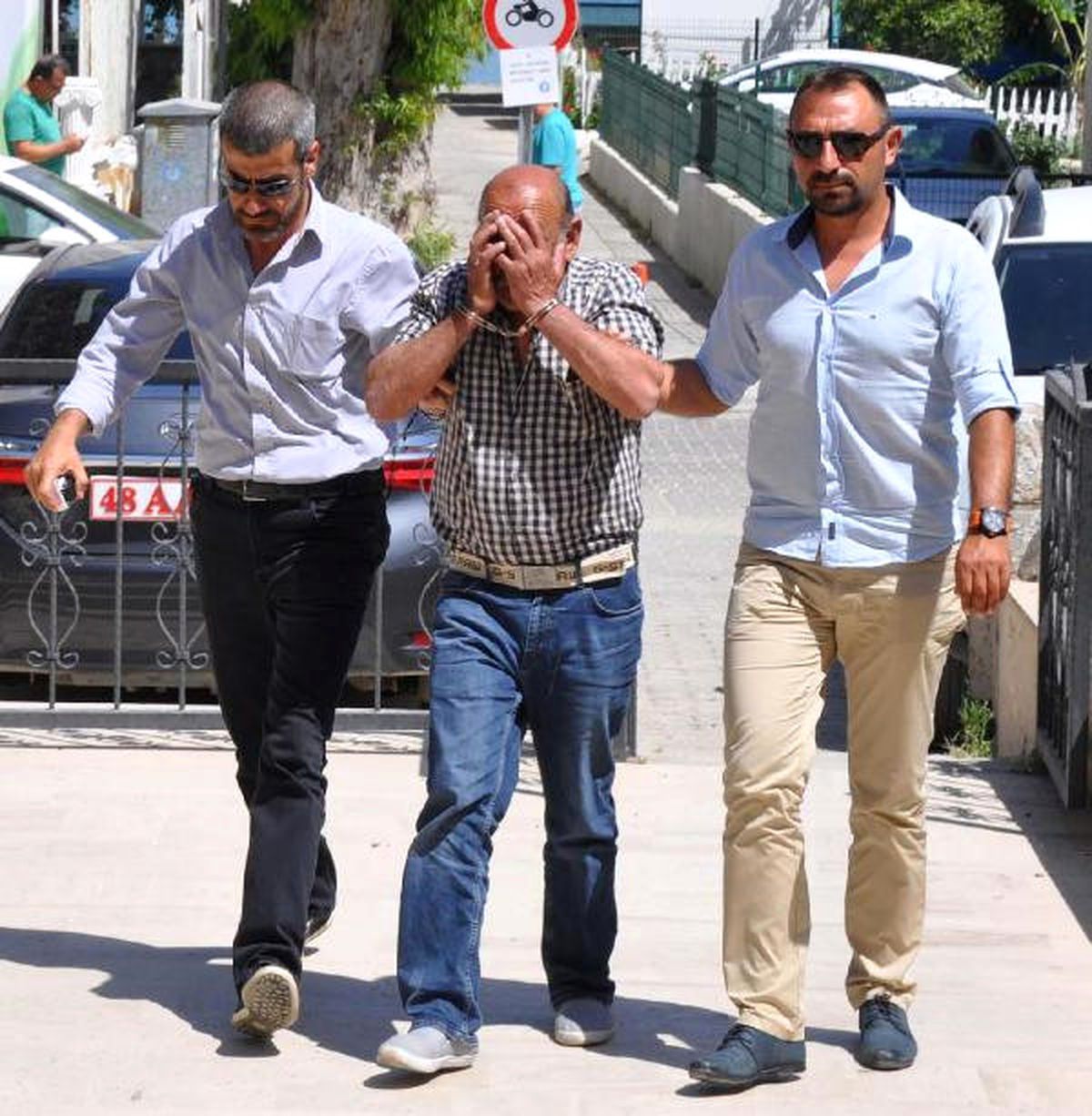 Datça\'da Esrar Satıcısı \'Çaycı Dayı\'ya Tutuklama
