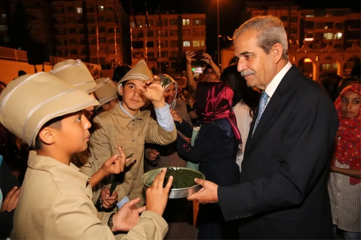 Demirkol 250 Öğrenciyi Çanakkale\'ye Uğurladı