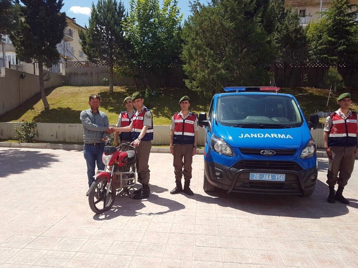 Denizli\'de Motosiklet Çalan 3 Kişi Yakalandı