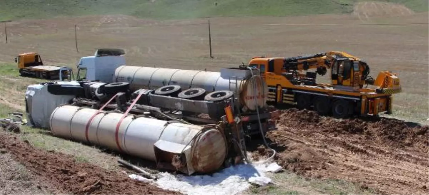 Devrilen Asit Yüklü Tanker Afad Kontrollünde Kaldırıldı