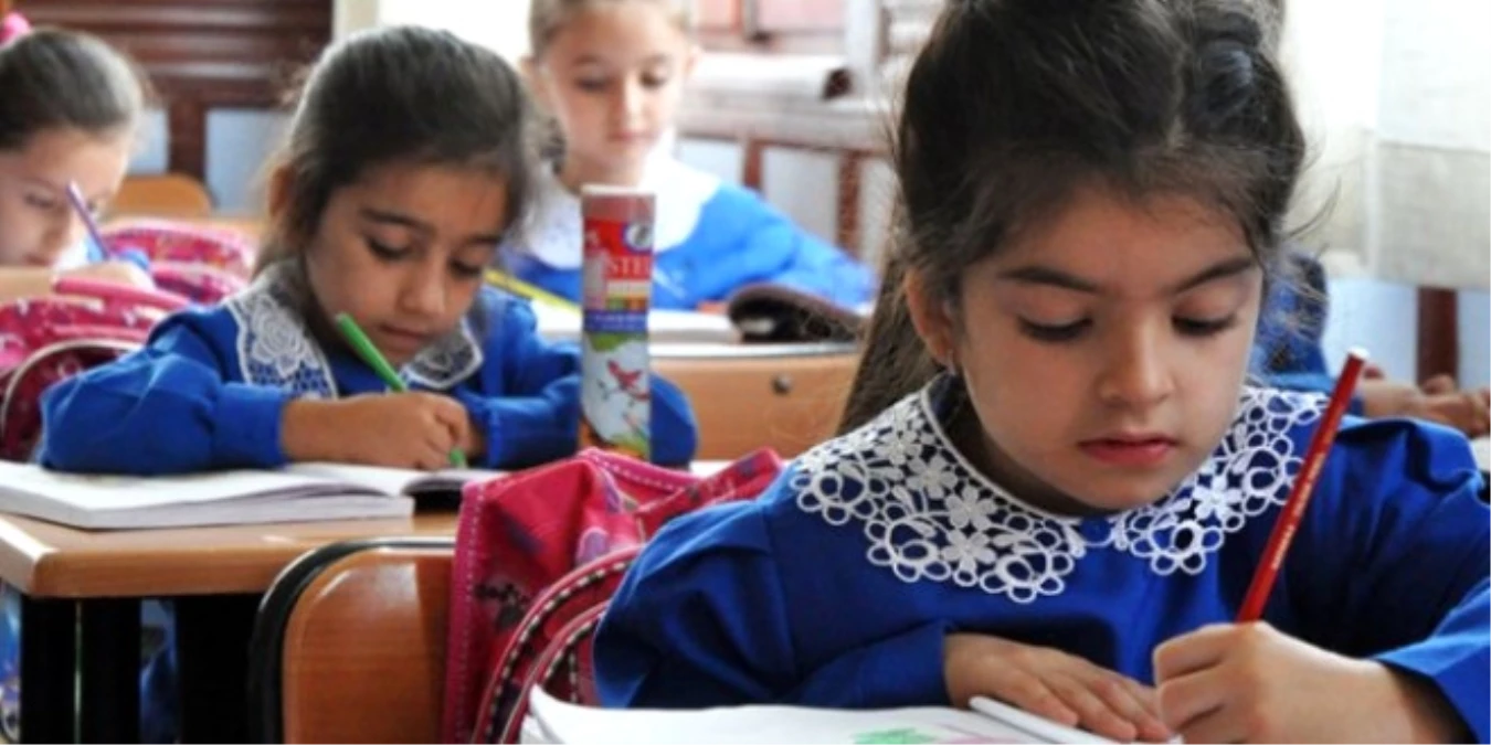 Doğu ve Güneydoğu\'da 8 Bin 267 Kız Öğrencinin Okula Devamı Sağlandı