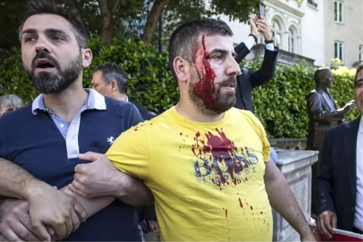 Erdoğan\'ı Karşılamaya Gelen Türkler\'le PKK\'lı Grup Arasında Arbede