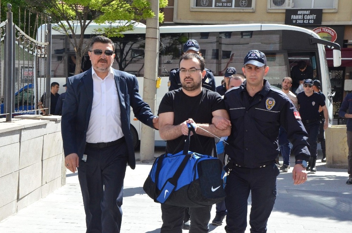 Eskişehir\'de Fetö Soruşturması Kapsamında 14 Üniversite Çalışanı Tutuklandı