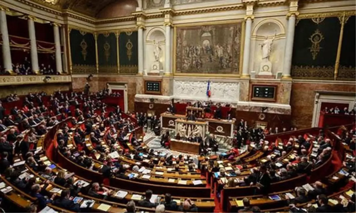 Fransa\'da Genel Seçimlere Doğru