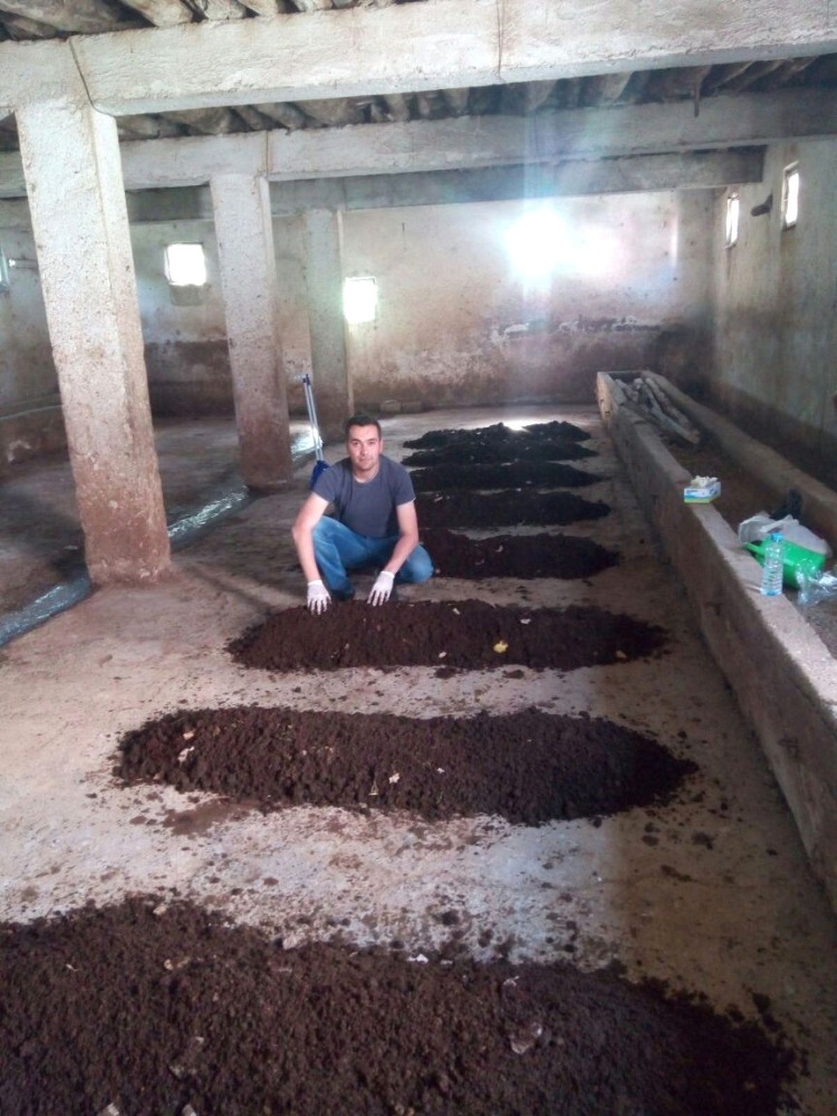 Gördüğü Haberden Etkilendi, Solucan Çiftliği Kurdu