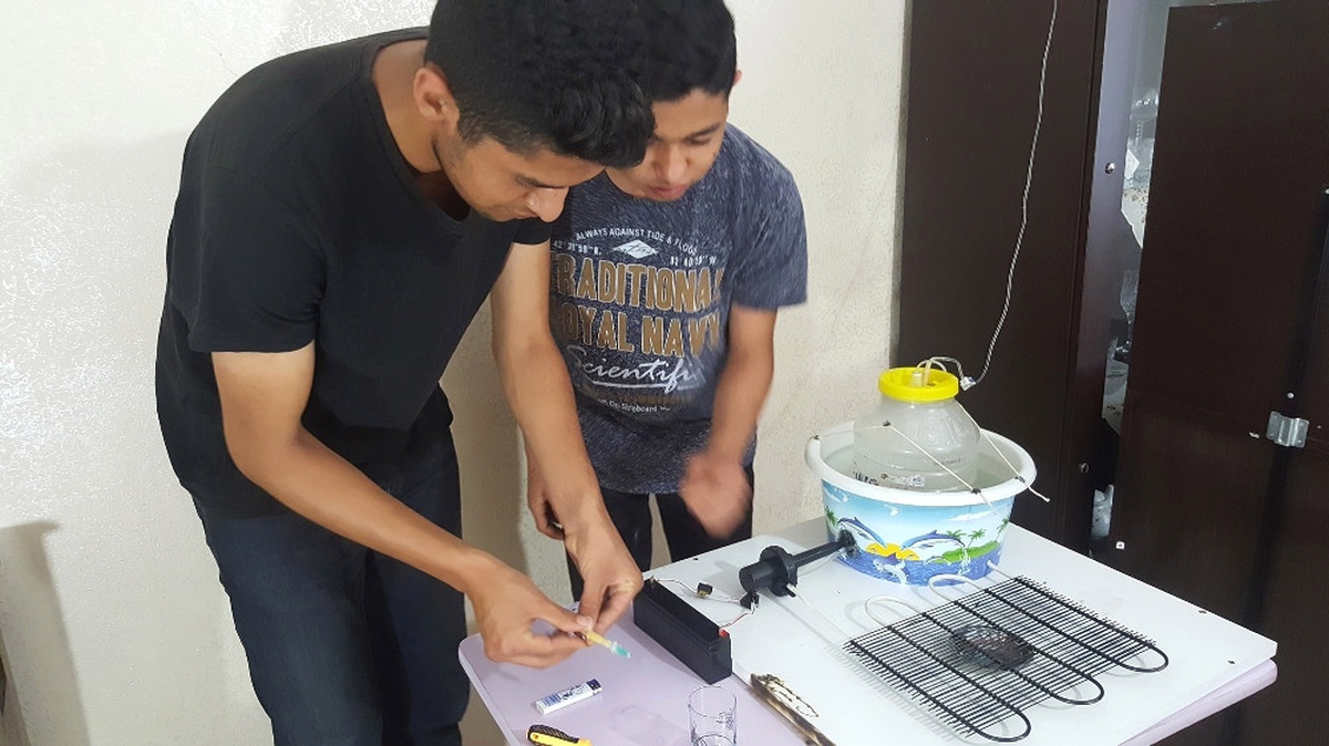 Iki Kardeş Atık Metal ve Tuz Ruhundan Hidrojen Üretti