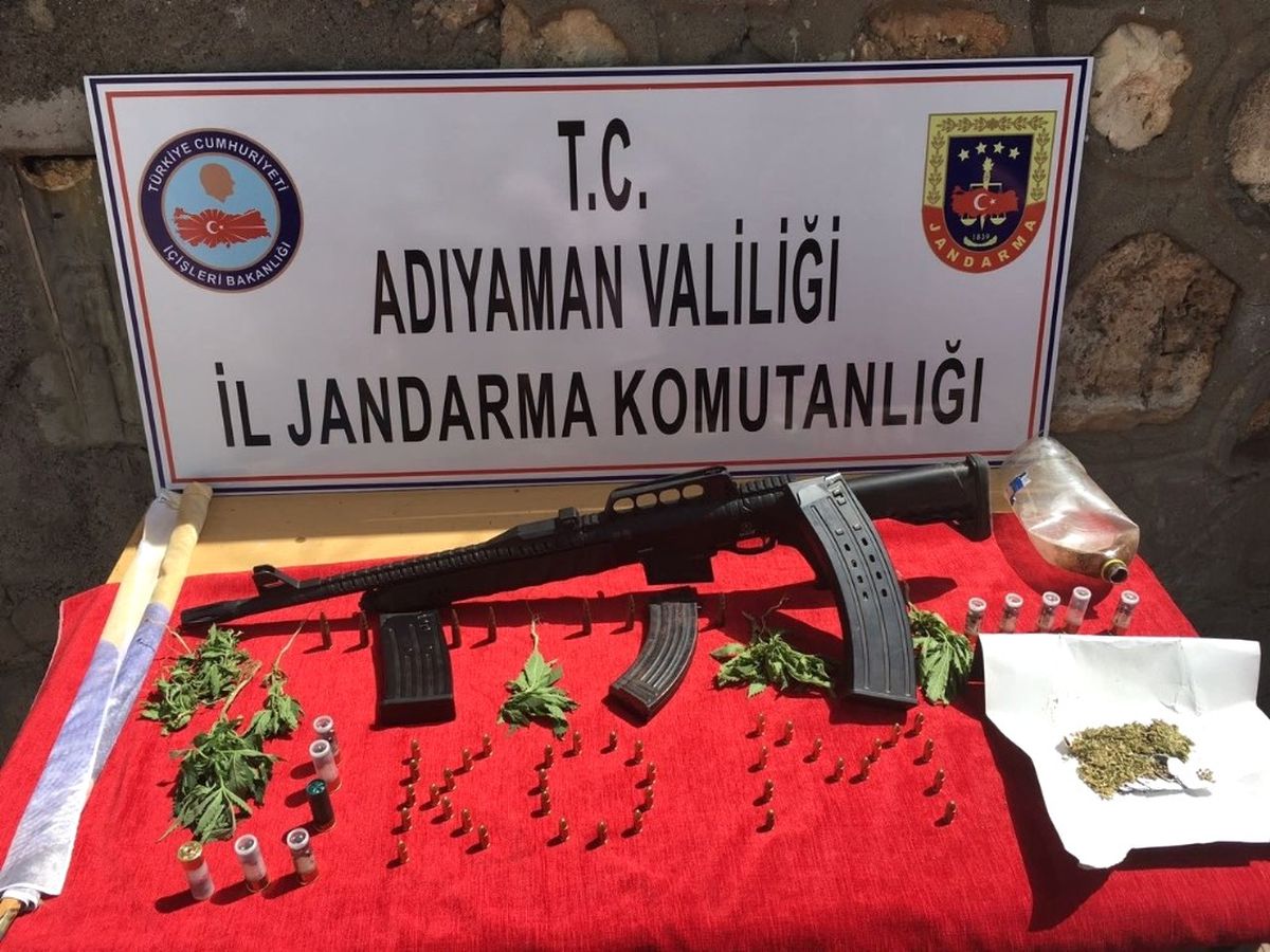 Jandarma Silah ve Uyuşturucu Ele Geçirdi