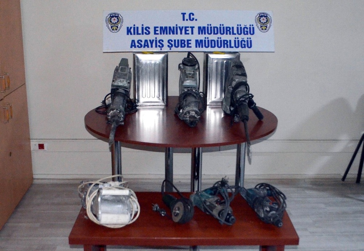 Kilis\'te Hırsızlık Şüphelisi 2 Kişi Yakalandı