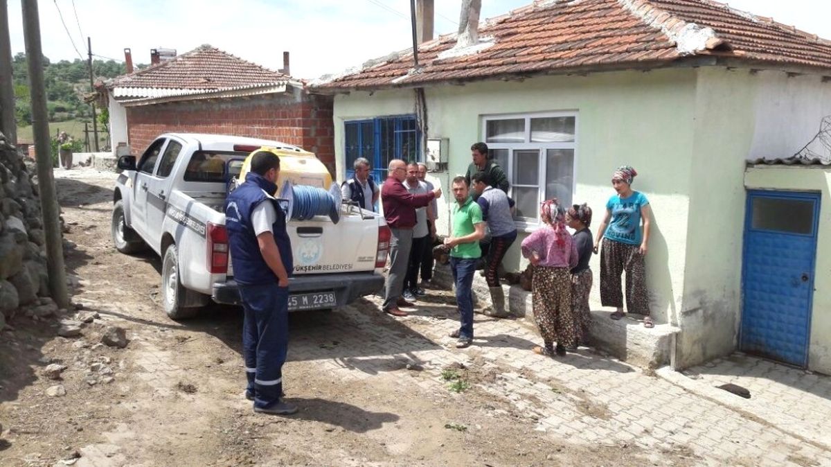 Kırkağaç\'ta Haşerelere Karşı İlaçlama Devam Ediyor