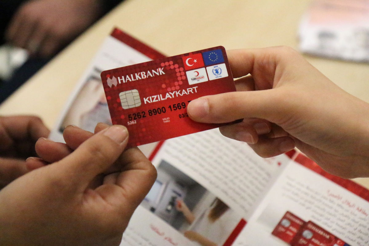 Kızılaykart\'tan yararlanan mülteci sayısı 500 bine ulaştı