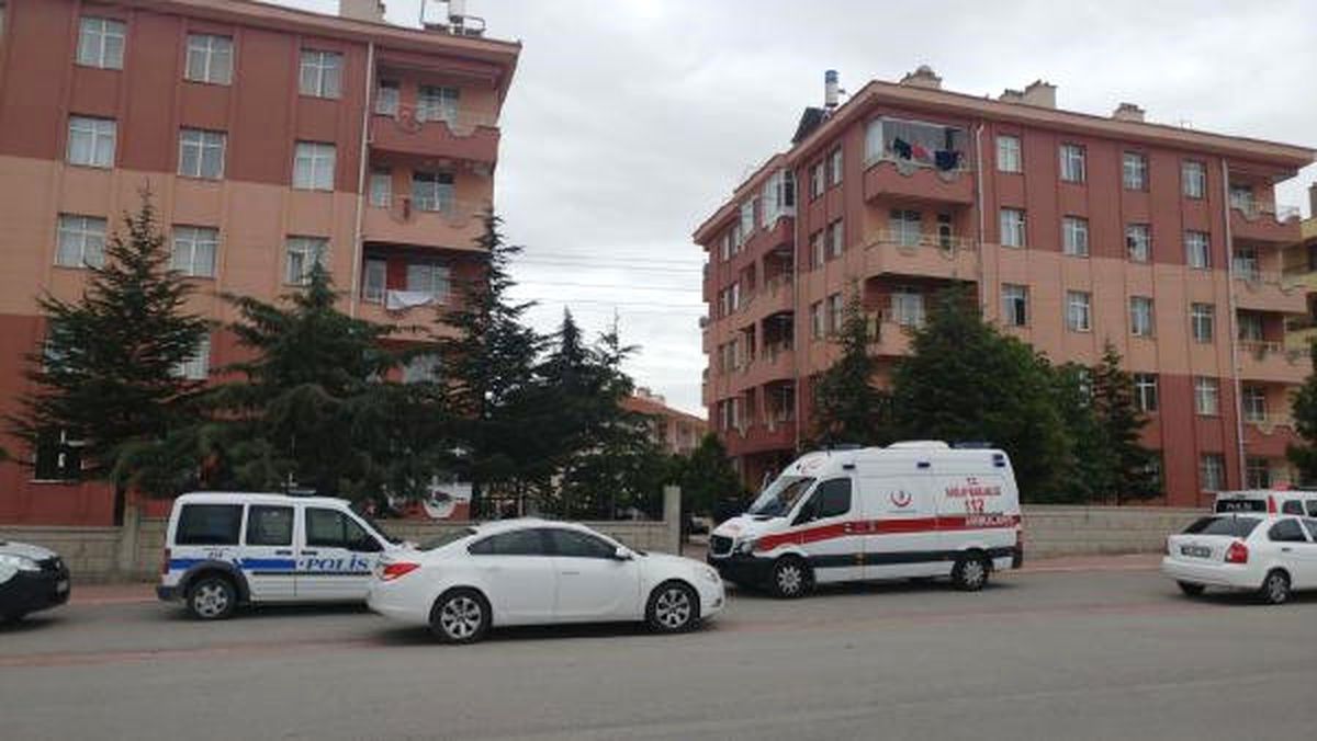 Konya\'nın Selçuklu İlçesinde 3 Kişi Evde Tüfekle Vurulmuş Halde Ölü Bulundu.