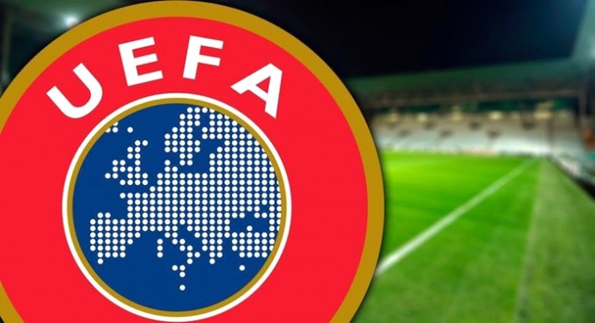 Kupa Törenleri Tribünden Sahaya İniyor