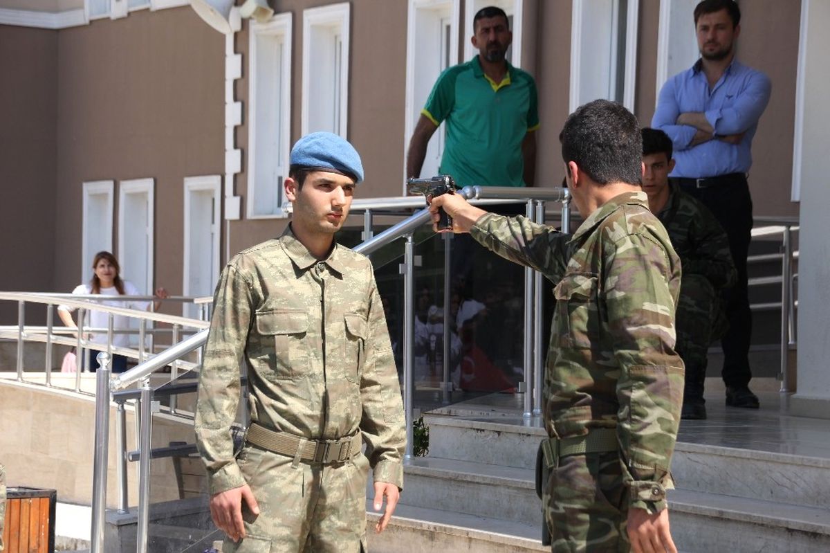 Liseliler Halisdemir\'in Kahramanlığını Sahneledi