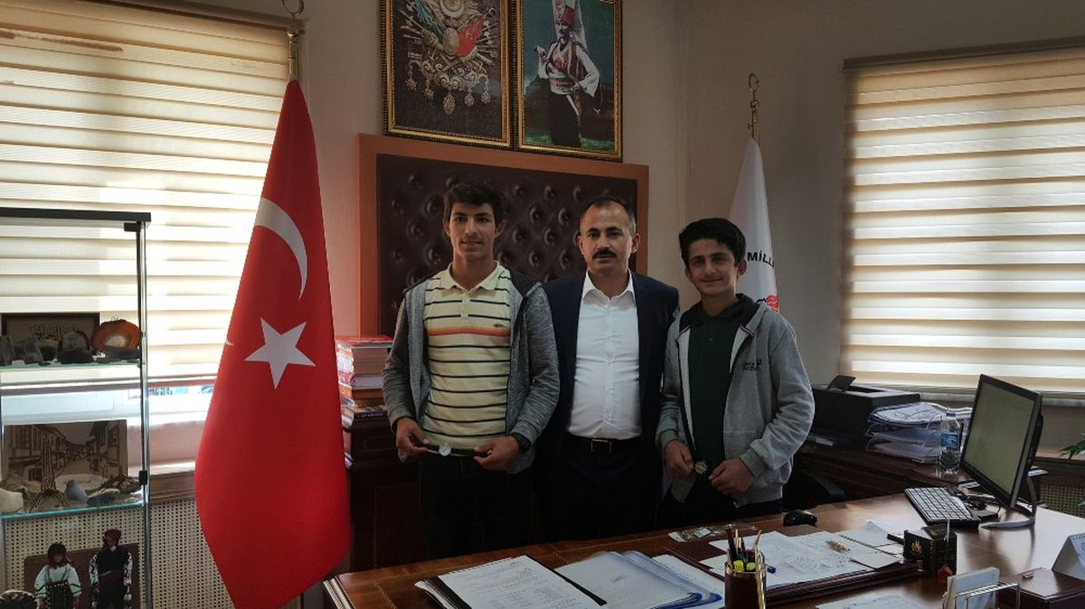 Liselilerden Örnek Davranış