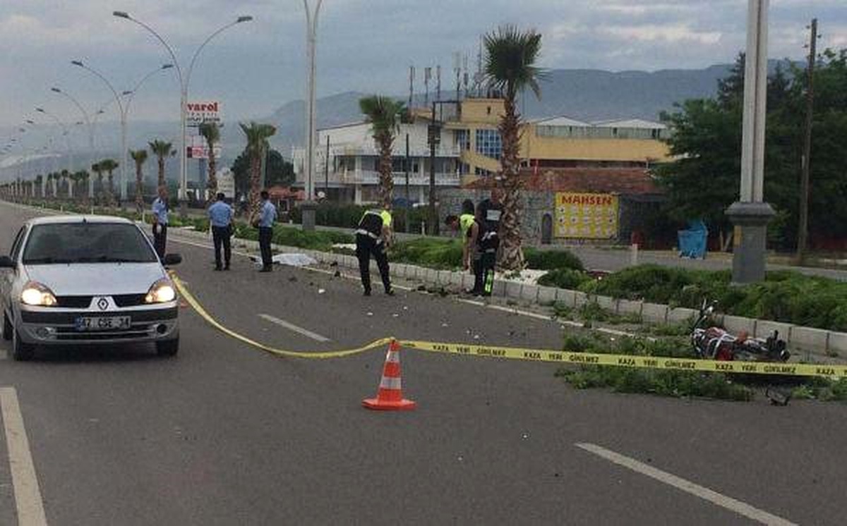 Motosiklet Ağaca Çarptı: 1 Ölü, 1 Yaralı