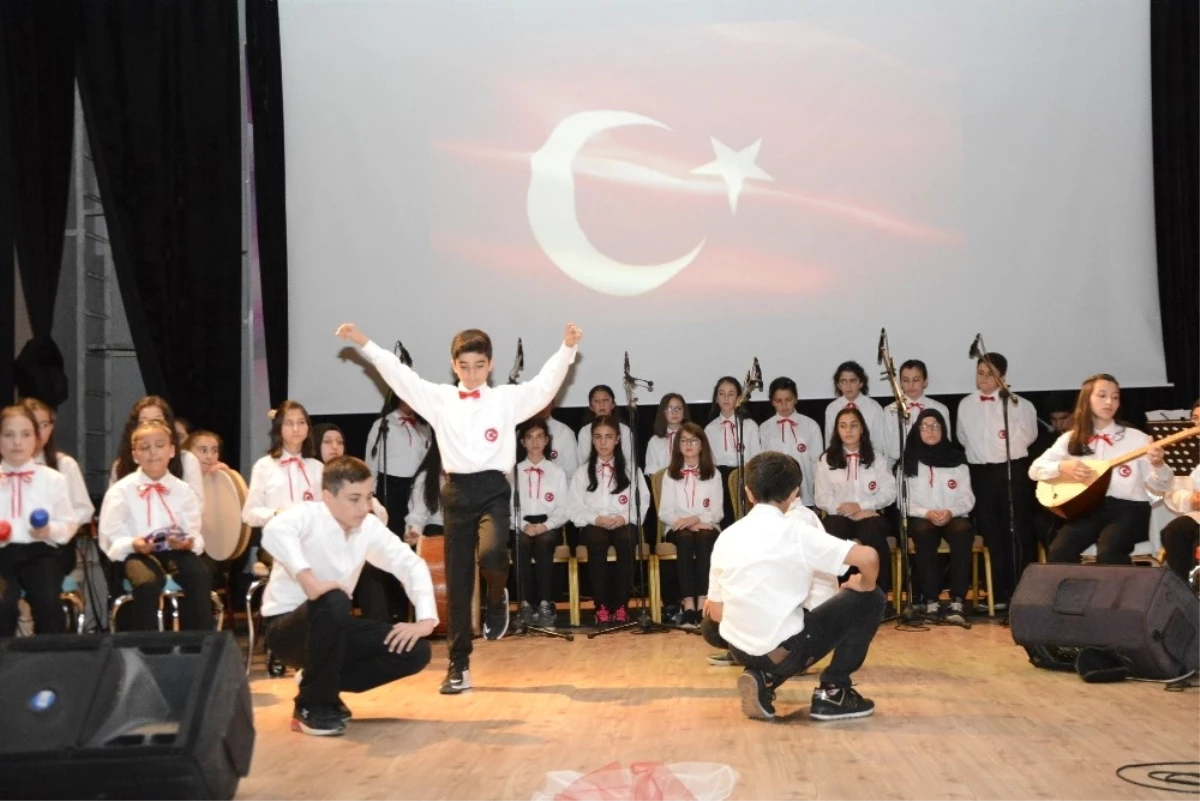 Öğrenciler 15 Temmuz\'u Türkülerle Andı