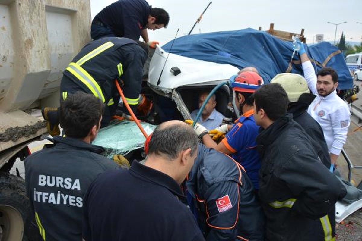 Ölümlü Kazada Kavgayı, Polis Havaya Ateş Ederek Yatıştırdı