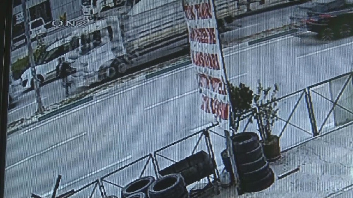 Kamyonun Çarptığı Şahıs 5 Metre Havaya Böyle Uçtu