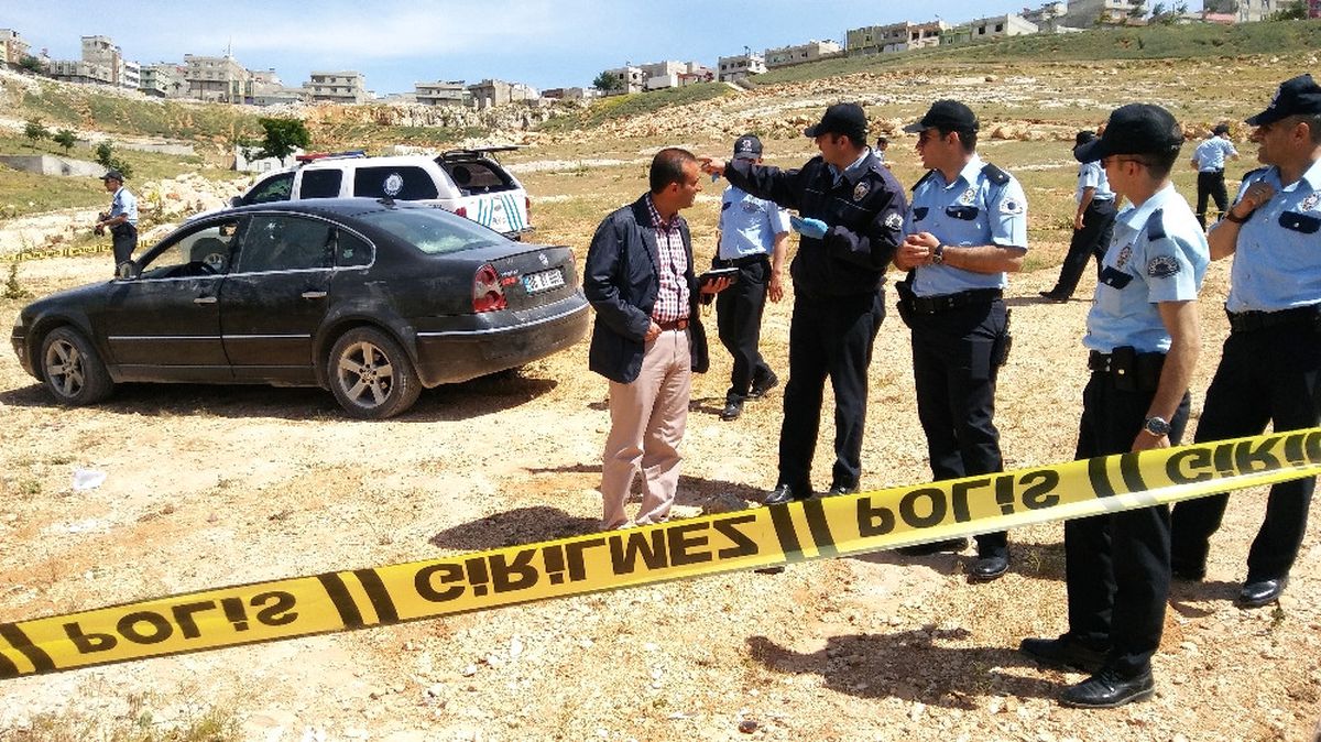 Polisi Görünce Kafasına Ateş Eden Şahıs Öldü
