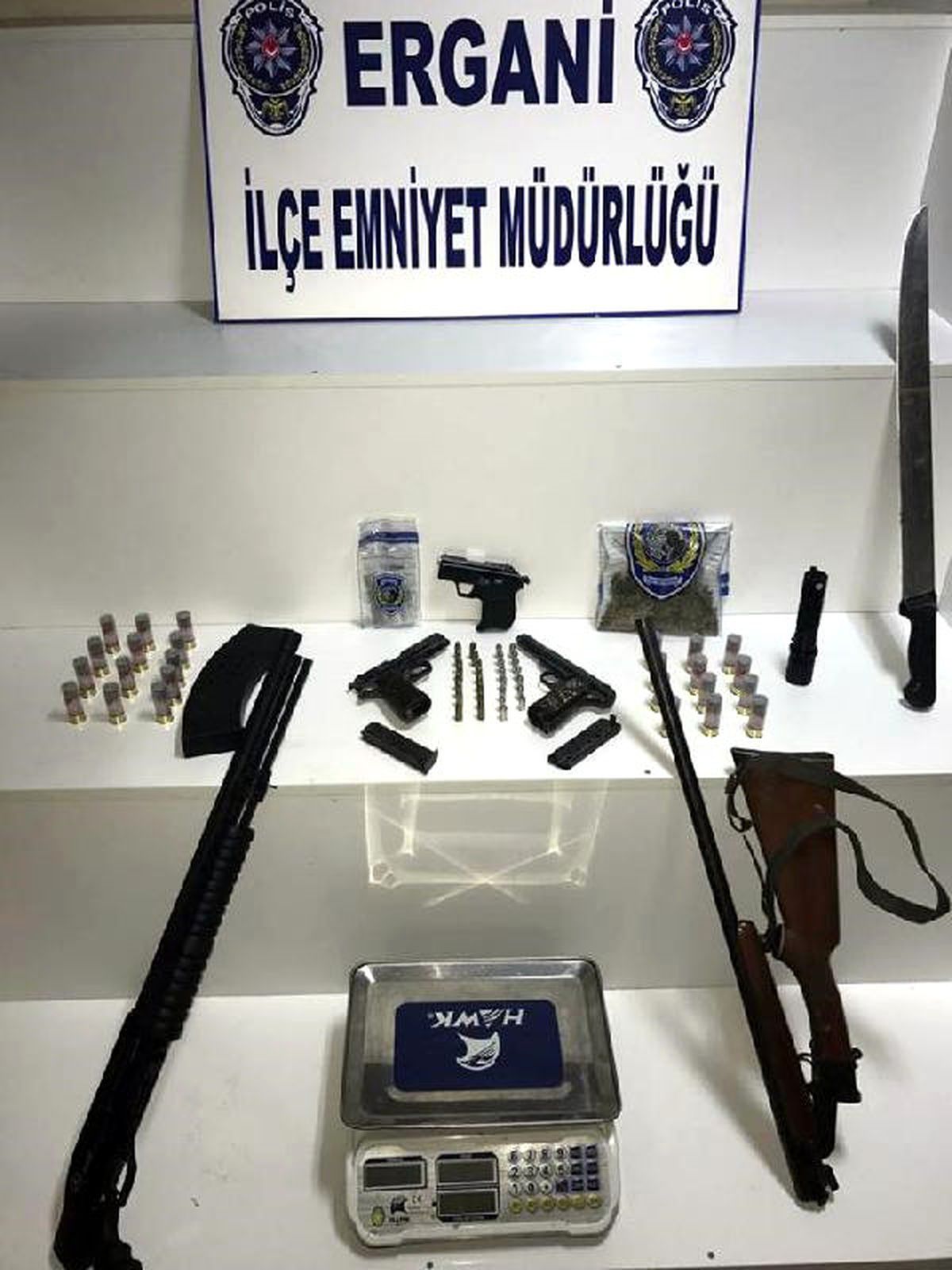 Polisin Uyuşturucu Aradığı Evden Silah Çıktı