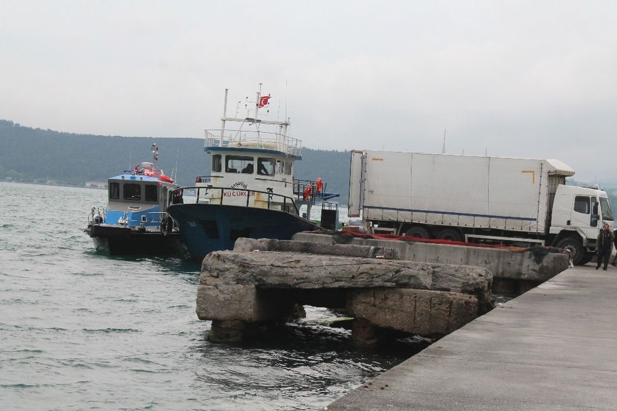Sarıyer\'de Tekneye Kaçak Sigara Operasyonu