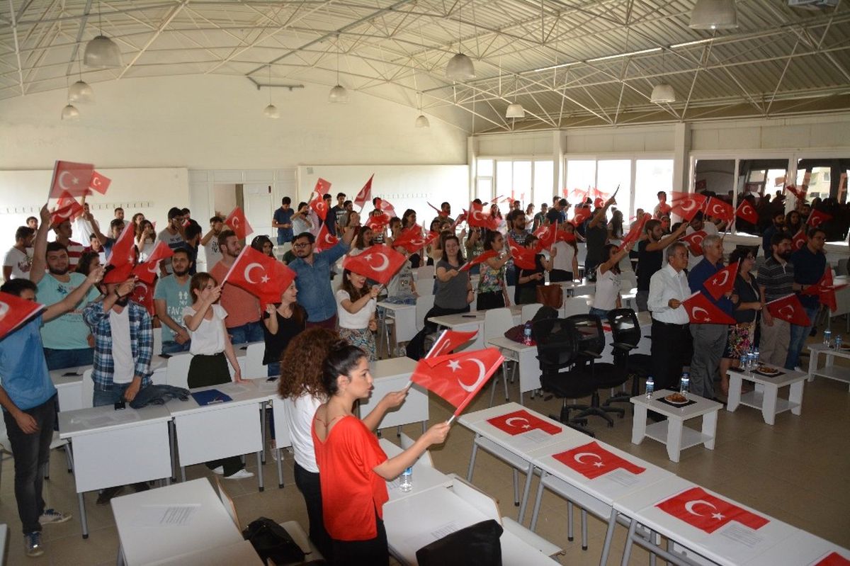 Söke\'de Üniversite Öğrencileri Gençlik Bayramını Kutladı