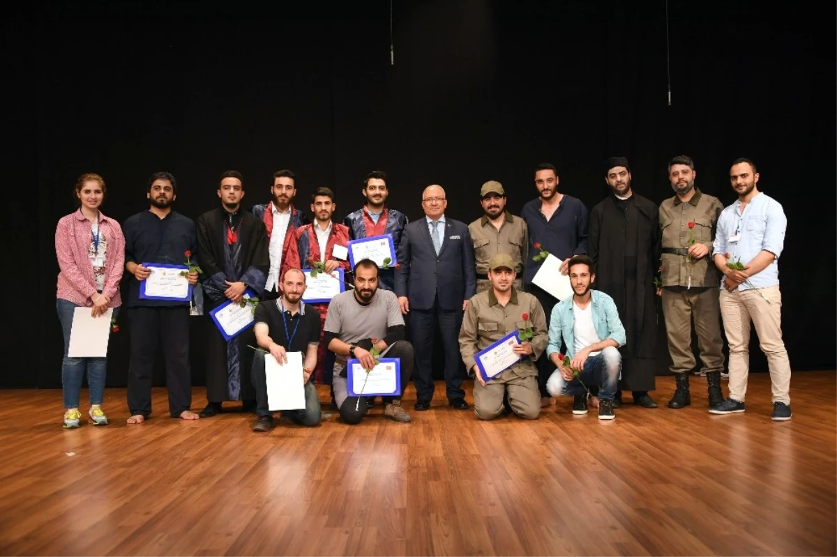 Suriye Türk Tiyatrosu\'ndan \'Bir Adım Mahkumunun Son Günü\' Oyunu