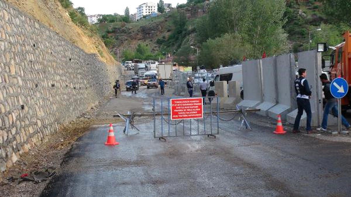 Tunceli\'de PKK\'lı \'Canlı Bomba\' Polisle Girdiği Çatışmada Öldü (2)