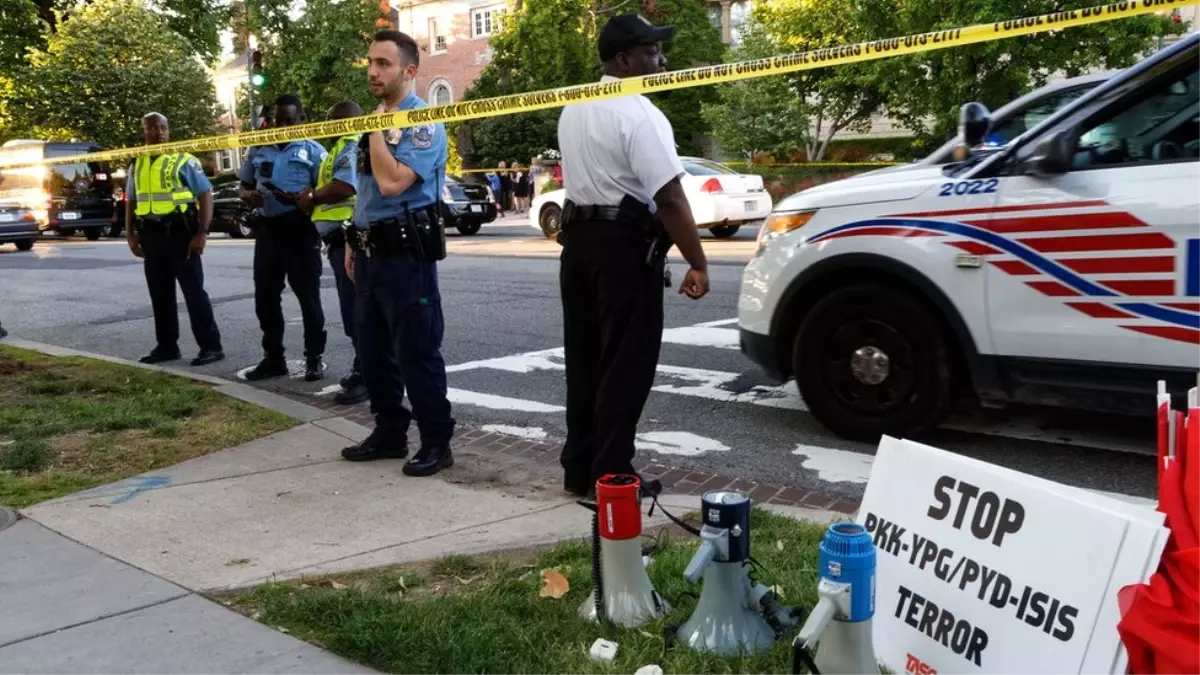 Türkiye\'nin Washington Büyükelçiliği Konutu Önünde Kavga