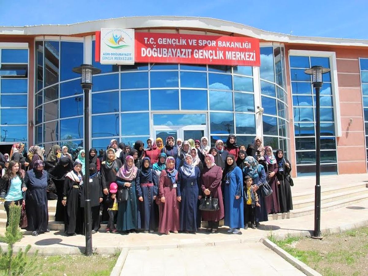 Ağrı\'da Kadınlar Geziyor