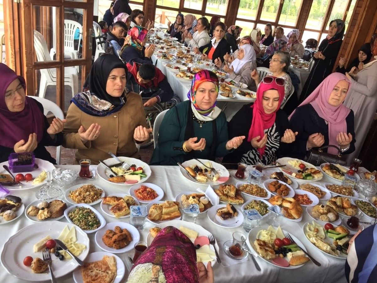 AK Parti\'den Şehit Annelerine Vefa