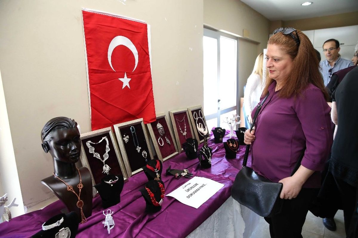 Anneler Yaptı, Kızları Tanıttı