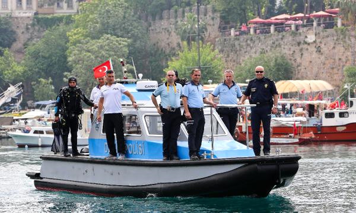 Antalya\'da Deniz Polisi 1 Yılda 98 Kişiyi Kurtarıp 23 Ceset Çıkardılar