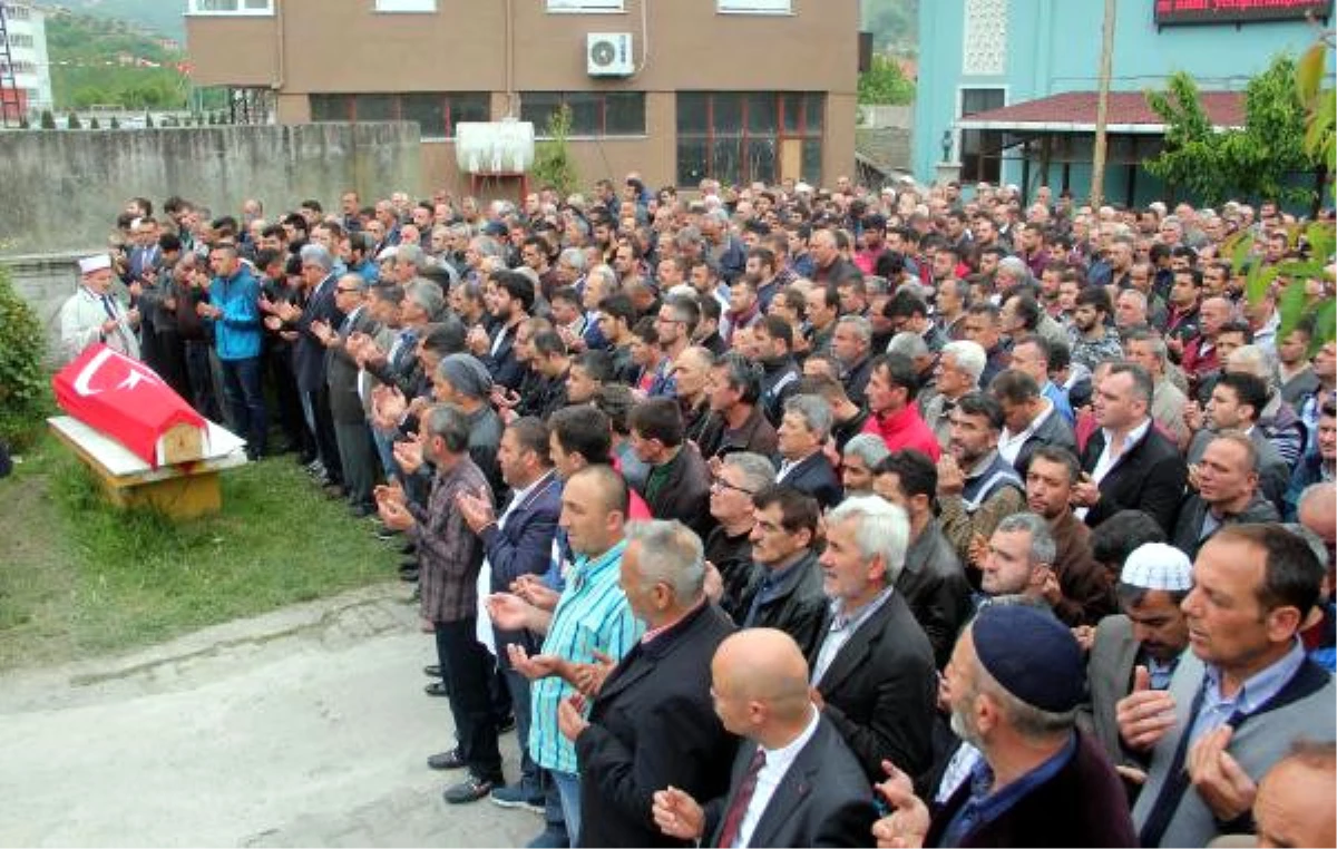 Antalya\'da Ölen İki Madenci Zonguldak\'ta Toprağa Verildi