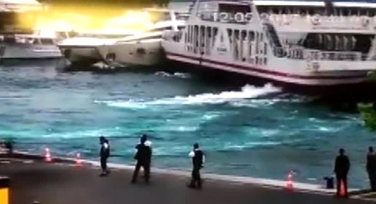 Arabalı Vapur Lüks Yata Böyle Çarptı