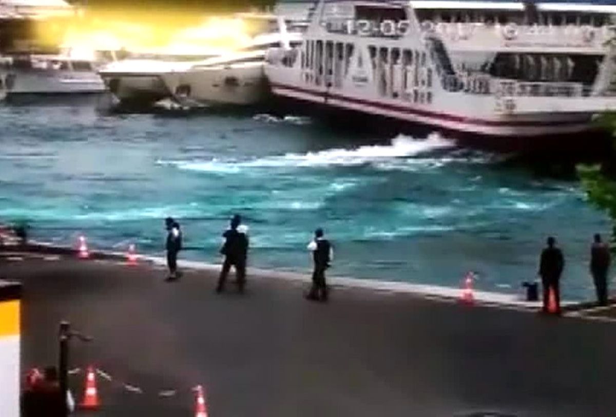 Arabalı Vapurun Lüks Yata Çarpma Anı Saniye Saniye Kamerada