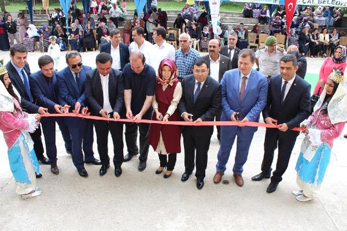 Ay- Yıldızlı Gelinlik Büyük İlgi Gördü