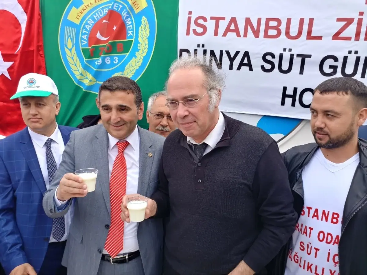 Bakırköy Meydanı\'nda 30 Tonluk Tankerle Sıcak Süt Dağıtıldı