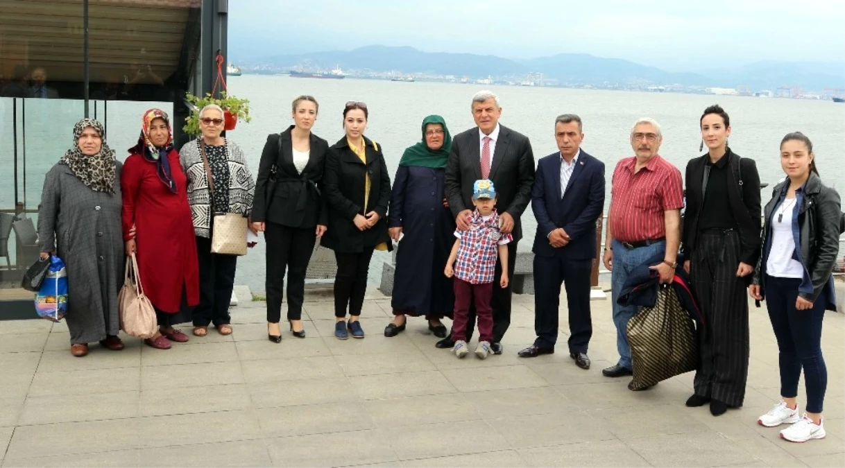 Başkan Karaosmanoğlu, Şehit Aileleriyle Buluştu