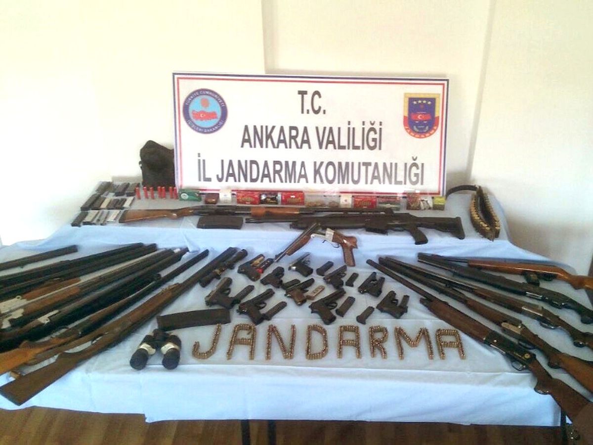 Başkent\'te Bir Evden Cephanelik Çıktı