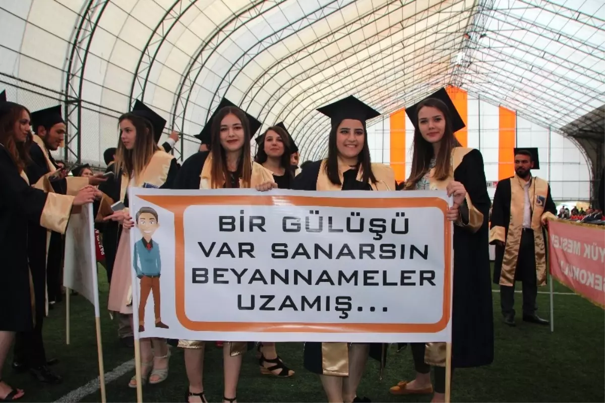 Bilecik Şeyh Edebali Üniversitesi Meslek Yüksek Okullarındaki 974 Öğrenci Kep Attı
