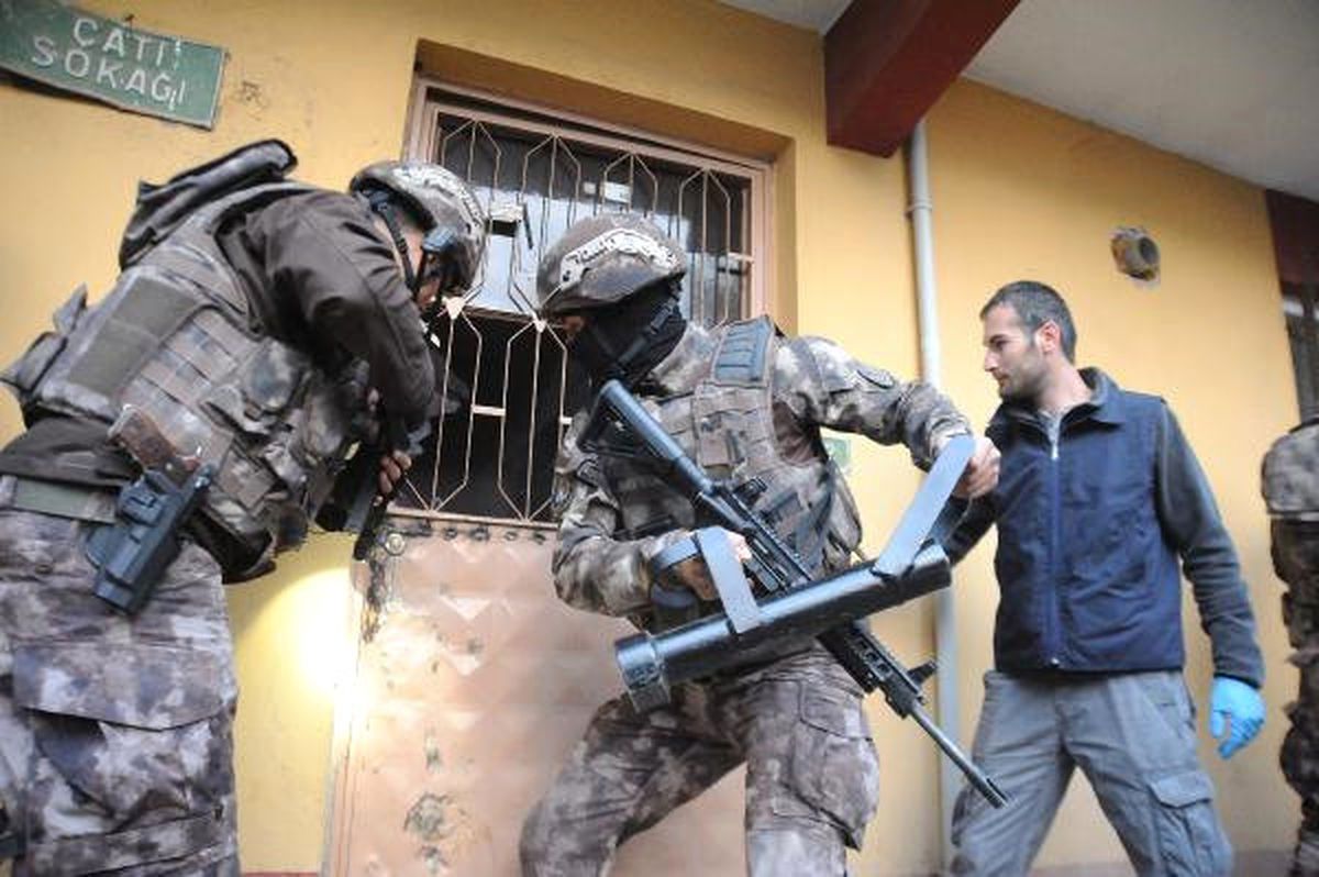 Bursa\'da 50 Adrese 1000 Polis ile \'Şafak 16 Operasyonu\'