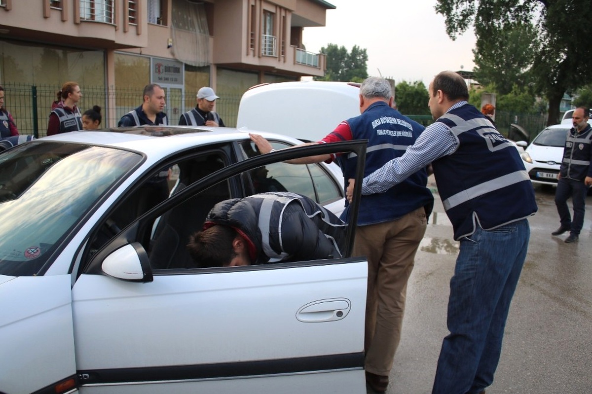 Bursa\'da Zehir Tacirlerine Nefes Kesen Şafak Operasyonu