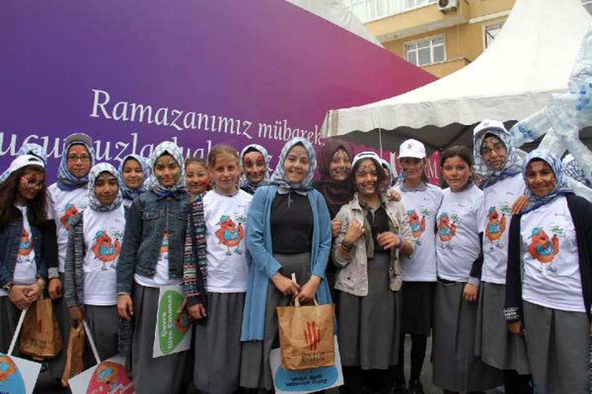 Çevre Çocuk Şenliği\'ne Katılan Öğrenciler Çevre Bilinci Dersi Verdi