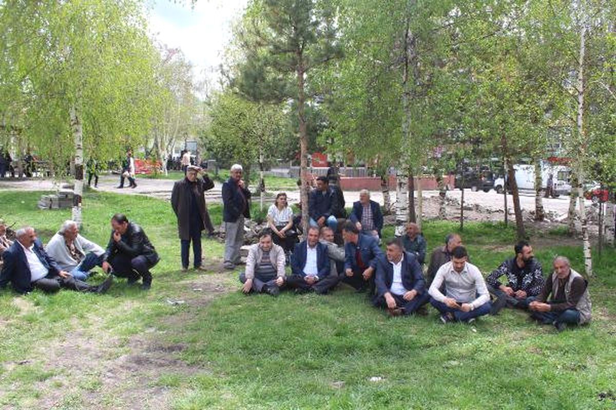 CHP\'den Ağaç Sökümüne Oturma Eylemli Tepki