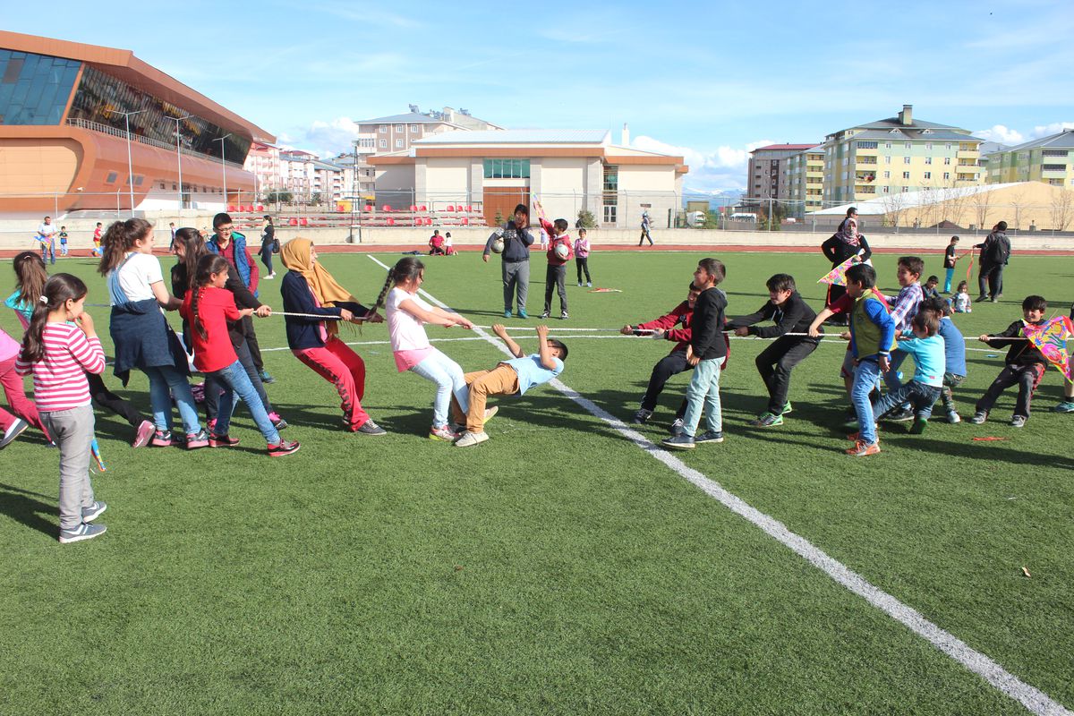 Çocuklar Uçurtma Şenliğinde Doyasıya Eğlendi